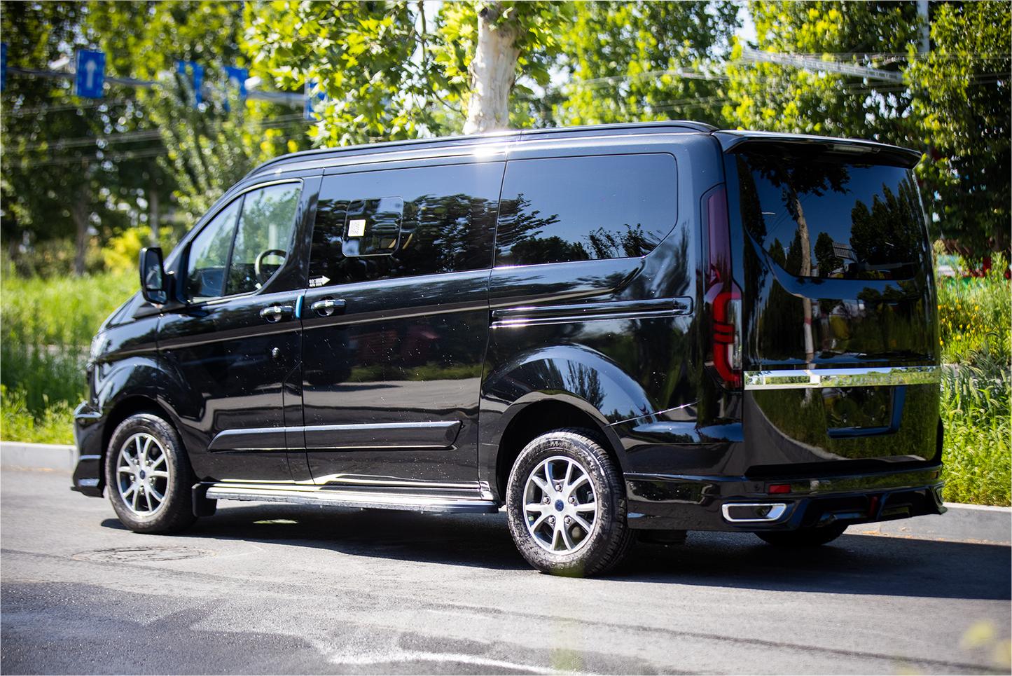 FORD TOURNEO